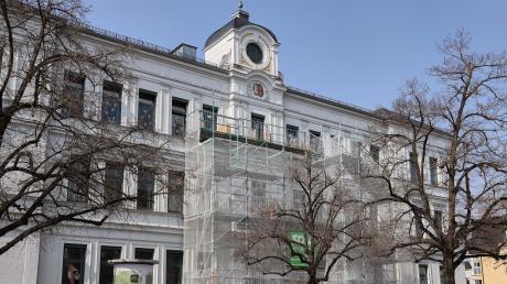 Diese Außentreppe an der Schubertschule in Göggingen sorgte beim Stadtteilgespräch für Diskussionen. 	