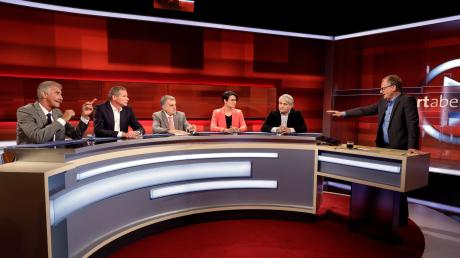 Einer der umstrittensten Polit-Talks der vergangenen Monate: Jene "Hart aber fair"-Sendung, in der es Moderator Frank Plasberg (rechts) nicht gelingen wollte, sich kritisch mit dem AfD-Politiker Uwe Junge (links) auseinanderzusetzen.