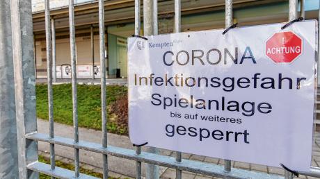 Die Corona-Pandemie sorgt dafür, dass Sportplätze und -hallen sowie Fitness-Studios weiter geschlossen bleiben.  