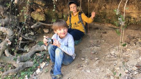 In Begleitung seines Bruders Henry (5) und mit seiner kleinen Kompaktkamera ist Georg Dressler (7) – wie hier bei Gut Romenthal – gerne unterwegs auf der Suche nach schönen Naturmotiven. 