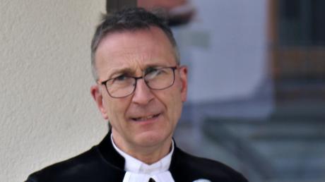 Pfarrer Hans-Martin Meuß bei der Amtseinführung in Bühl.  	