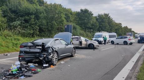 Auf der Bundesstraße 17 zwischen Landsberg und Augsburg stirbt am Dienstag erneut eine Frau, weil ein Lkw-Fahrer das Stauende vor der Baustelle übersehen hat. 	