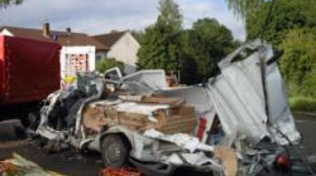 T¿dlicher Verkehrsunfall auf der B300 bei Waidhofen