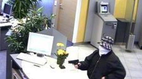 Banküberfall auf Raiffeisenbank Dasing - Bild des Täters von Überwachungskamera