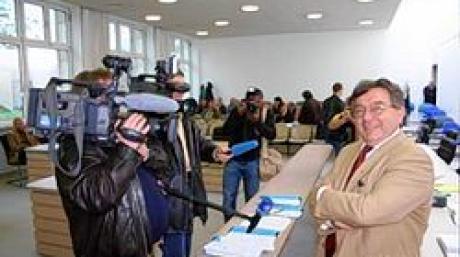 Plöckl-Prozess vor dem Landgericht IngolstadtPlöckl gibt sich zuversichtlich - mehr Medienvertreter als Zuhörer im Gerichtssaal