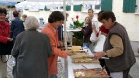 Kuchenaktion für Kartei der Not in Wertingen, 13. September 2005.