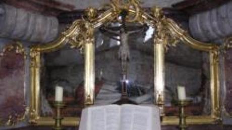 Der Schrein des Heiligen Valentin in der Kirche St. Michael