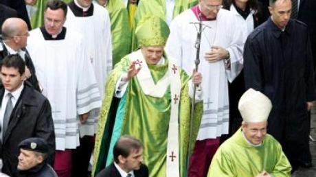 Papst Benedikt XVI. bei seiner Ankunft im Stephansdom in Wien.