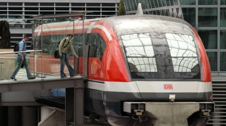 Das Transrapid-Modell TR008 am Münchner Flughafen.