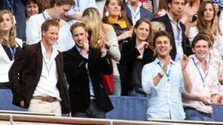 Prinz William und Kate Middleton (rechts oben) kamen sich nach dem Gedenkkonzert für Prinzessin Diana wieder sehr nahe.