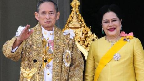 Der Thailändische König Bhumibol mit seiner Frau Königin Sirikit.
