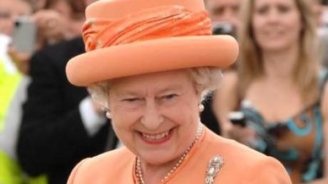 Die Queen hat gute Laune.