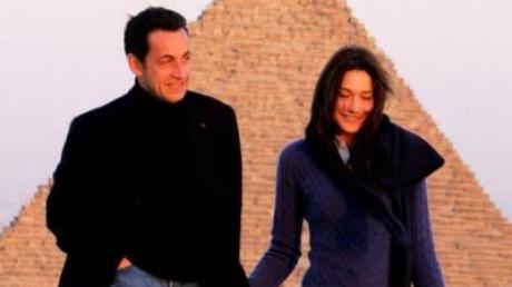 Nicolas Sarkozy und Carla Bruni bei einem Besuch der Pyramiden von Gizeh.