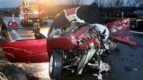 In diesem Auto starb ein junges amerikanisches Ehepaar nach einem Zusammenstoß mit dem Auto einer Geisterfahrerin.