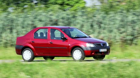 Der Dacia Logan aus dem Renault-Konzern ist mit 7200 Euro derzeit der billigste Neuwagen in Deutschland. (Quelle: Renault/dpa/gms)