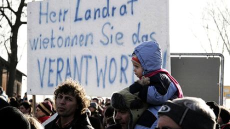 Geschätzte 1000 bis 1500 Menschen demonstrierten in Ettringen (Landkreis Unterallgäu).