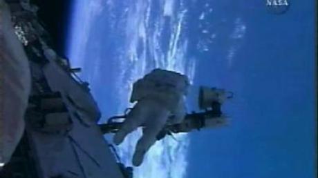US-Astronaut Ron Garan bei seinem Einsatz außerhalb der ISS. (Bild: NASA)