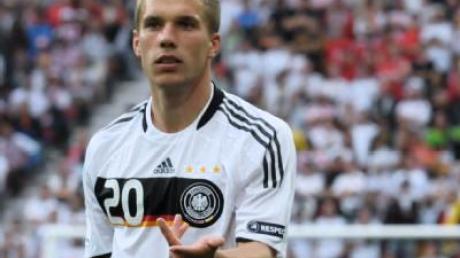 Podolski fühlt sich bei der EM von seinem Verein hintergangen.