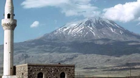 Drei bayerische Bergsteiger wurden am Berg Ararat entführt.