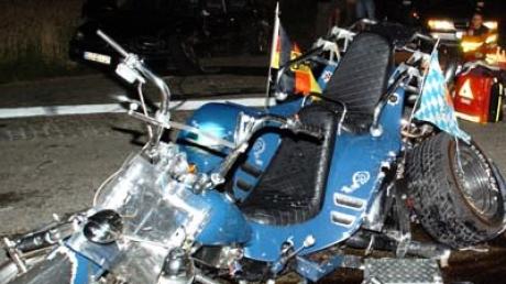 Ein 57 Jahre alter Trike-Fahrer ist am Freitagabend bei einem Unfallnahe Thalheim (Landkreis Dillingen) ums Leben gekommen.