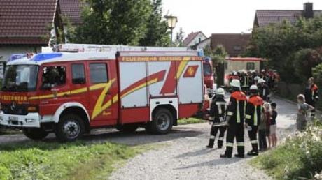 Bei der Explosion eines Flakgeschosses sind in Geltendorf zwei junge Männer schwerst verletzt worden.