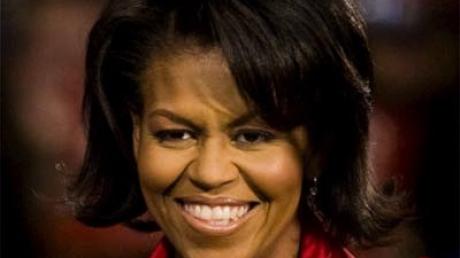 Kaum jemand sonst wie Michelle Obama hat derart energiegeladen, derart überzeugt von derRichtigkeit für den Einzug Barack Obamas in das Weiße Haus gekämpft.
