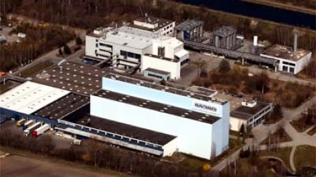 Die Chemiefirma Huntsman in Langweid beschäftigt zurzeit 363 Mitarbeiter. Für 150 von ihnen ist die Zukunft ungewiss. Nach einer Neustrukturierung des weltweit tätigen Konzerns wird es Entlassungen geben.