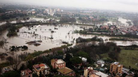 So hoch wie jetzt stand der Pegel des Tiber in Rom seit 40 Jahren nicht mehr. Der Bürgermeister warnt: "Bürger, bleibt zu Hause."