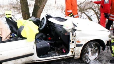 Schwer verletzt wurde eine junge Frau bei einem Unfall bei Günzburg. Bild: März
