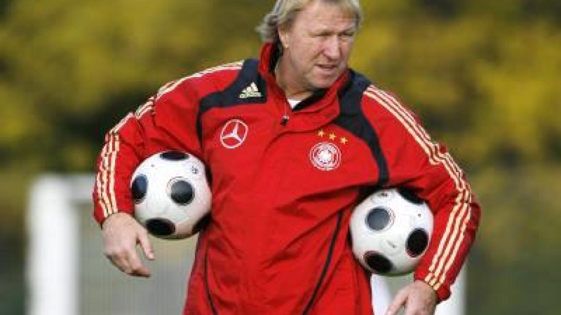 DFB verlängert Vertrag mit Hrubesch bis 2012 | Augsburger ...