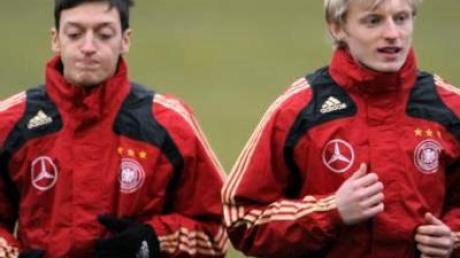 Die Debütanten: Mesut Özil (links) und Andreas Beck.