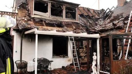 Dieses Haus brannte in Gablingen. Bild: Merk
