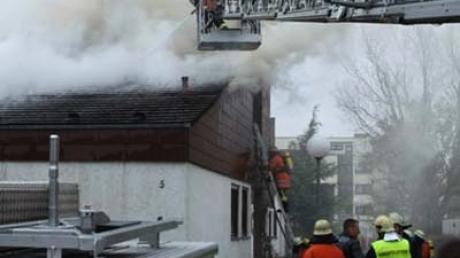 Bei einem Hausbrand in Ulm ist eine Frau ums Leben gekommen. Bild: Heckmann