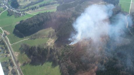 Am Karfreitag hat bei Neuburg/Kammel ein Waldstück gebrannt.