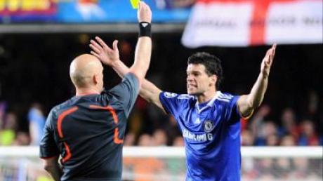 Frust bei Ballack - Referee Chelseas Sündenbock