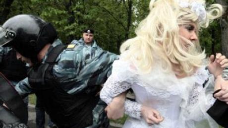 Moskaus Polizei nimmt Schwule vor Grand Prix fest