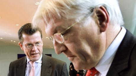 Werden vor der Bundestagswahl im Herbst wohl keine Freunde mehr: Wirtschaftsminister Karl-Theodor zu Guttenberg (links) und Außenminister Frank-Walter Steinmeier.