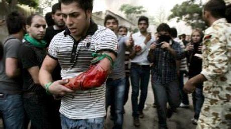 Im Iran sollen während den Protesten wegen angeblichen Wahlbetrugssieben Menschen getötet worden sein. US-Präsident Barack Obama zeigtsich "tief beunruhigt" über die Gewalt.