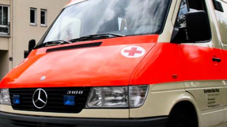 Bei einem schweren Verkehrsunfall zwischen Graben und Schwabmünchen sind vier Menschen verletzt worden. Ein 18-Jähriger war in den Gegenverkehr geraten. 