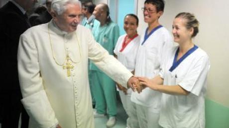 Papst nach OP aus Krankenhaus entlassen