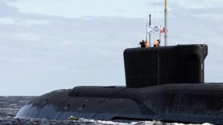 Ein britisches Atom-U-Boot ist vor der schottischen Küste auf Grund gelaufen. 