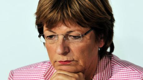 Nach dem Diebstahl ihres Dienstwagens in Spanien gerät Gesundheitsministerin Ulla Schmidt zunehmendunter Druck.