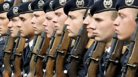 Karlsruhe lehnt Überprüfung der Wehrpflicht ab