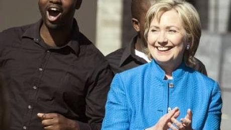 Clinton würdigt Wiederaufbau von Angola