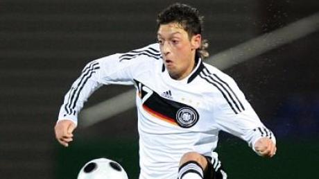 Joker Özil: Nach Einsatz fest für Deutschland