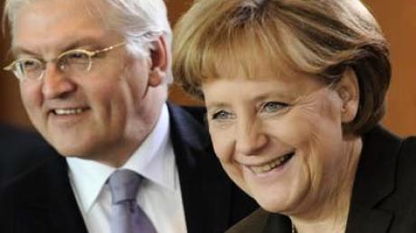 Die Kandidaten: Merkel und Steinmeier.
