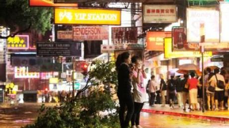 Mehr als 50 Verletzte bei Taifun in Hongkong