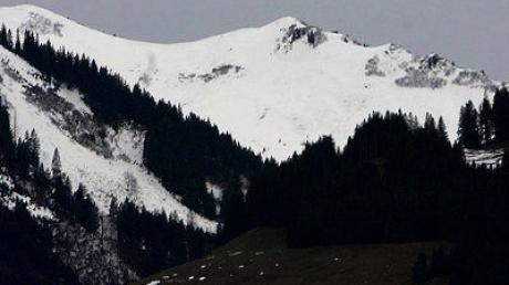 Verschneites Riedberger Horn von Schöllang aus gesehen in Richtung Westen
