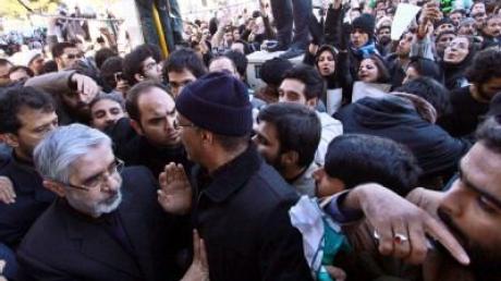 Erneut Zusammenstöße bei Trauerfeier im Iran