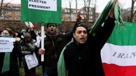 Iran greift Ausland scharf an - Neue Festnahmen